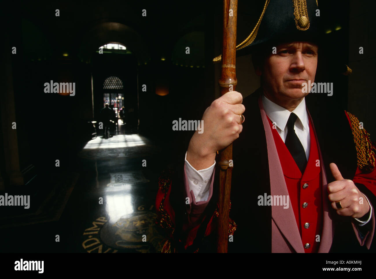 Kopf-Gatekeeper in der Eingangshalle der Bank von England auf Threadneedle Street in der City of London Stockfoto