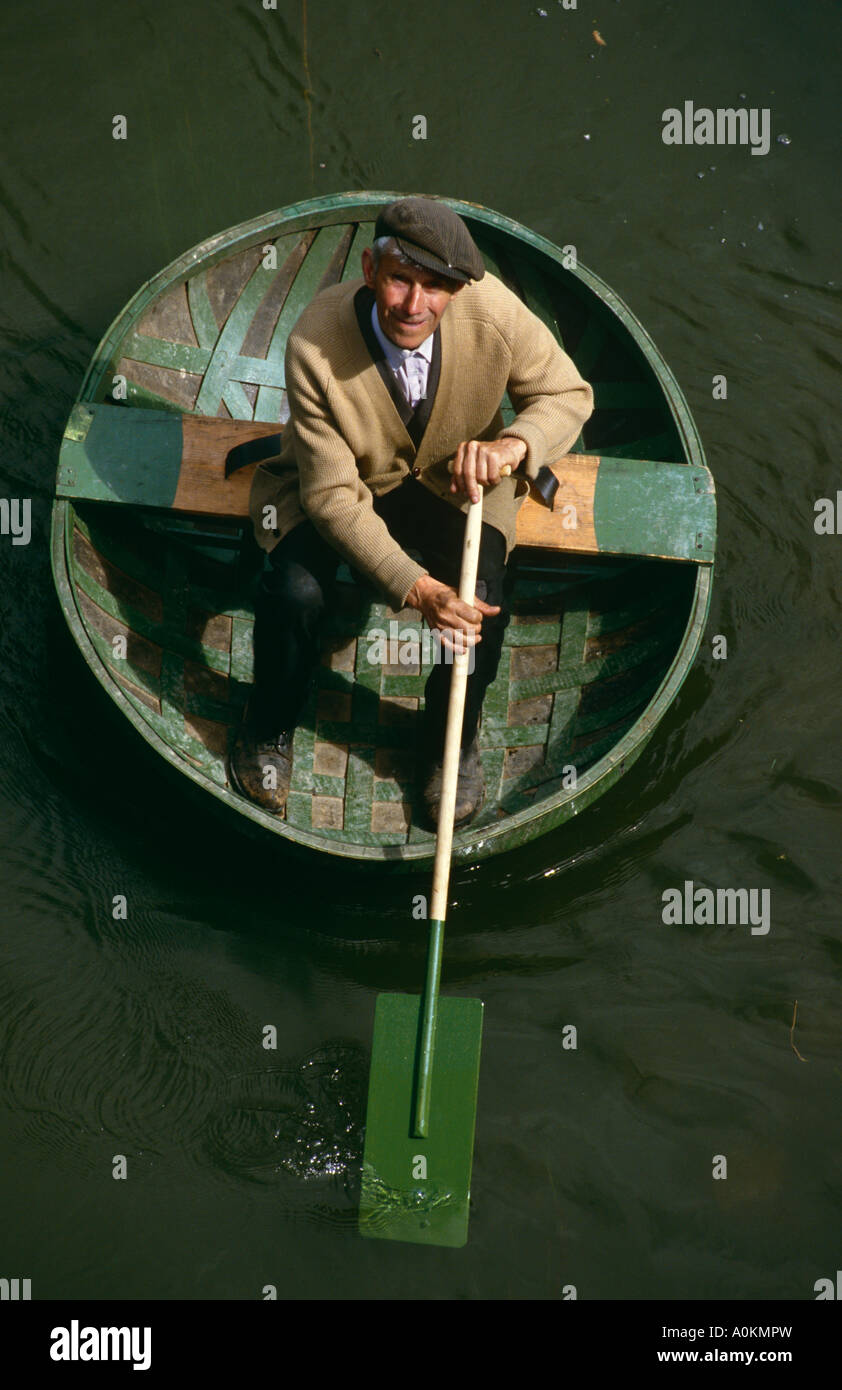 Eustace Rogers, Coracle Maker in Ironbridge nahe Telford England Stockfoto
