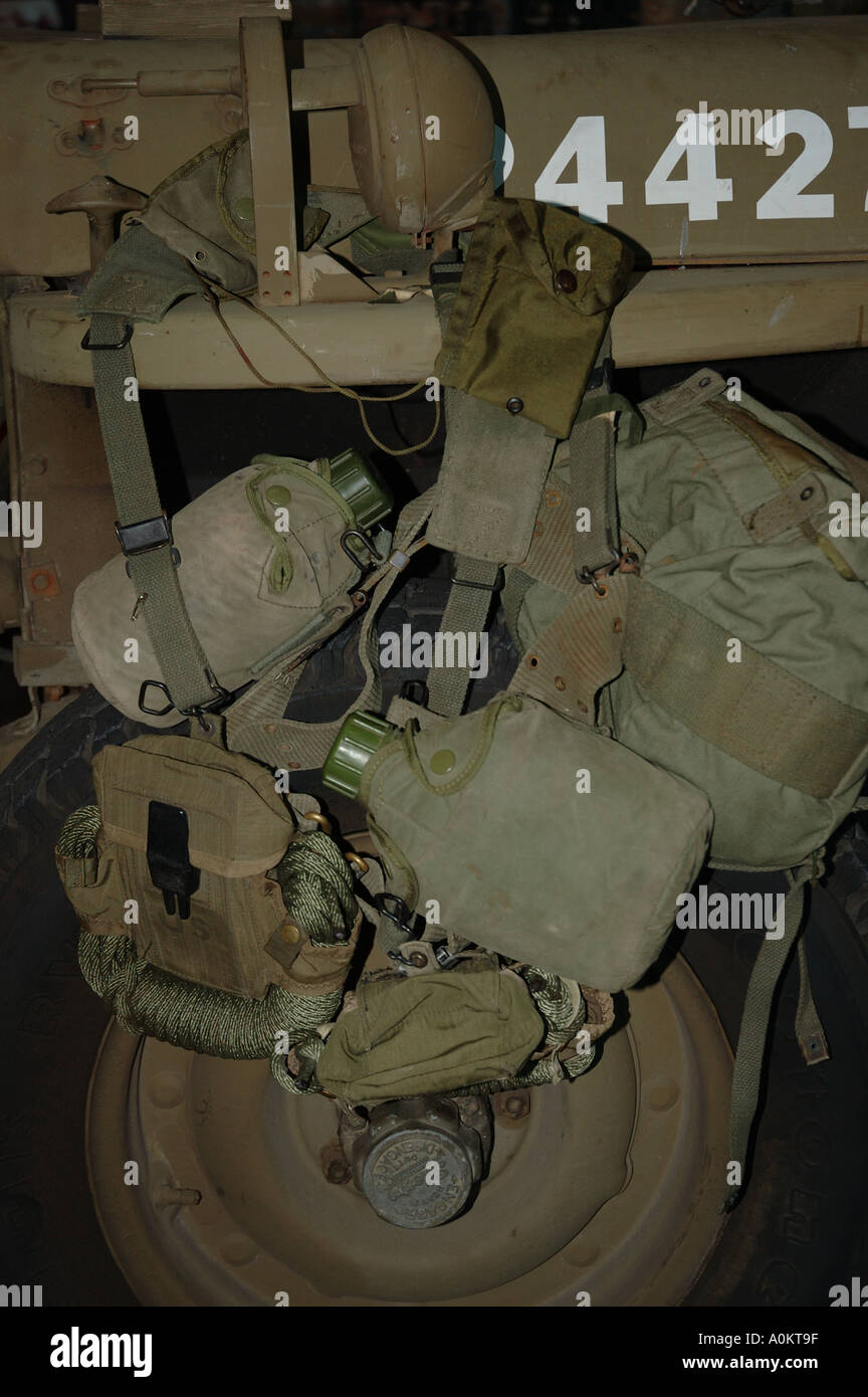 Armee grün Gurtband Kit auf überschüssige Jeep DCSA 0254 Stockfoto