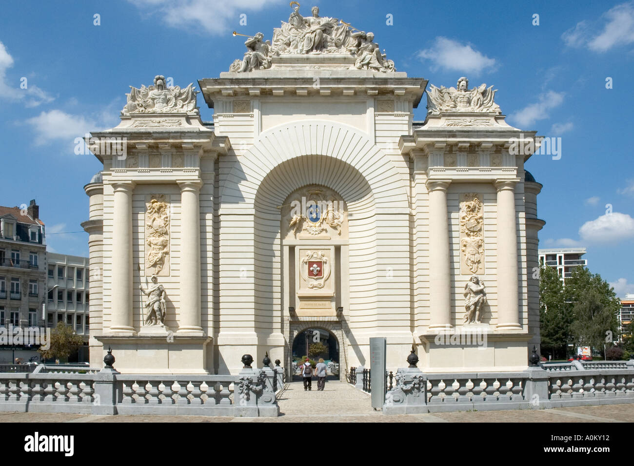 Porte de Paris-Lille-Frankreich mit Figuren von Mars und Hercules als Symbol für Krieg und macht zwischen 1685 und 1692 errichtet Stockfoto