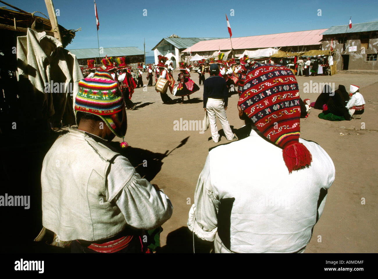 Peru Lake Titicaca Insel Taquile Inselbewohner in traditioneller Tracht Stockfoto