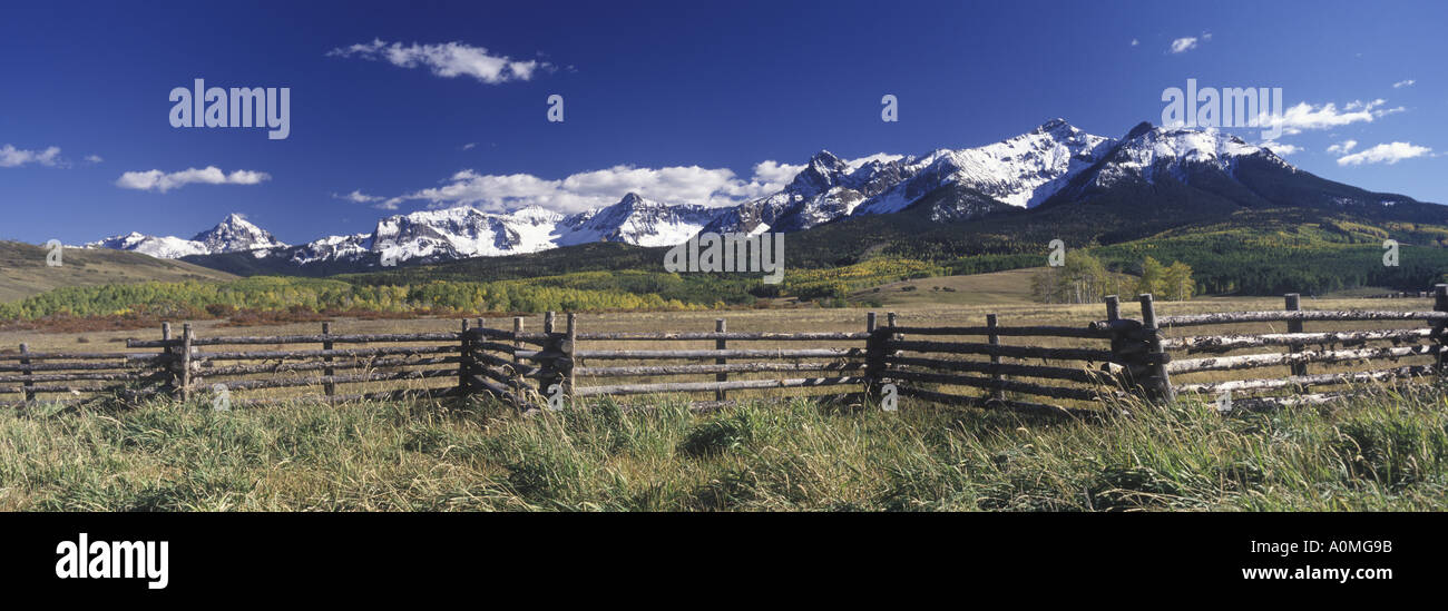 Letzten Dollar Ranch hölzerne Lattenzaun Panorama USA Mt Sneffels Colorado USA Stockfoto