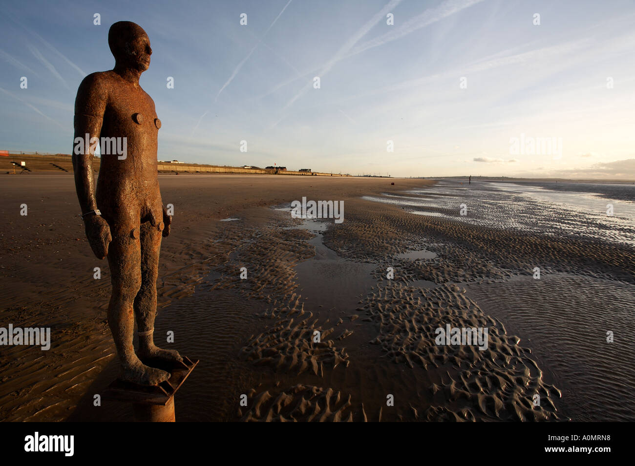 Antony Gormley woanders Statue auf Crosby Strand, Merseyside Stockfoto
