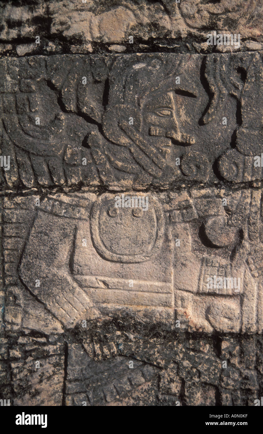 Dekoration an der Wand im Tempel der historischen Stätte, Krieger Chichen Itza Maya Yucatan Mexiko Stockfoto