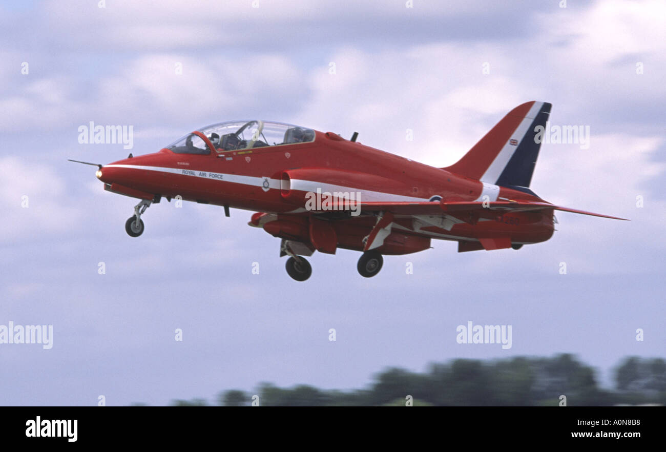 Rote Pfeile Hawk T1 Taking Off Fairford Air Tattoo Stockfoto