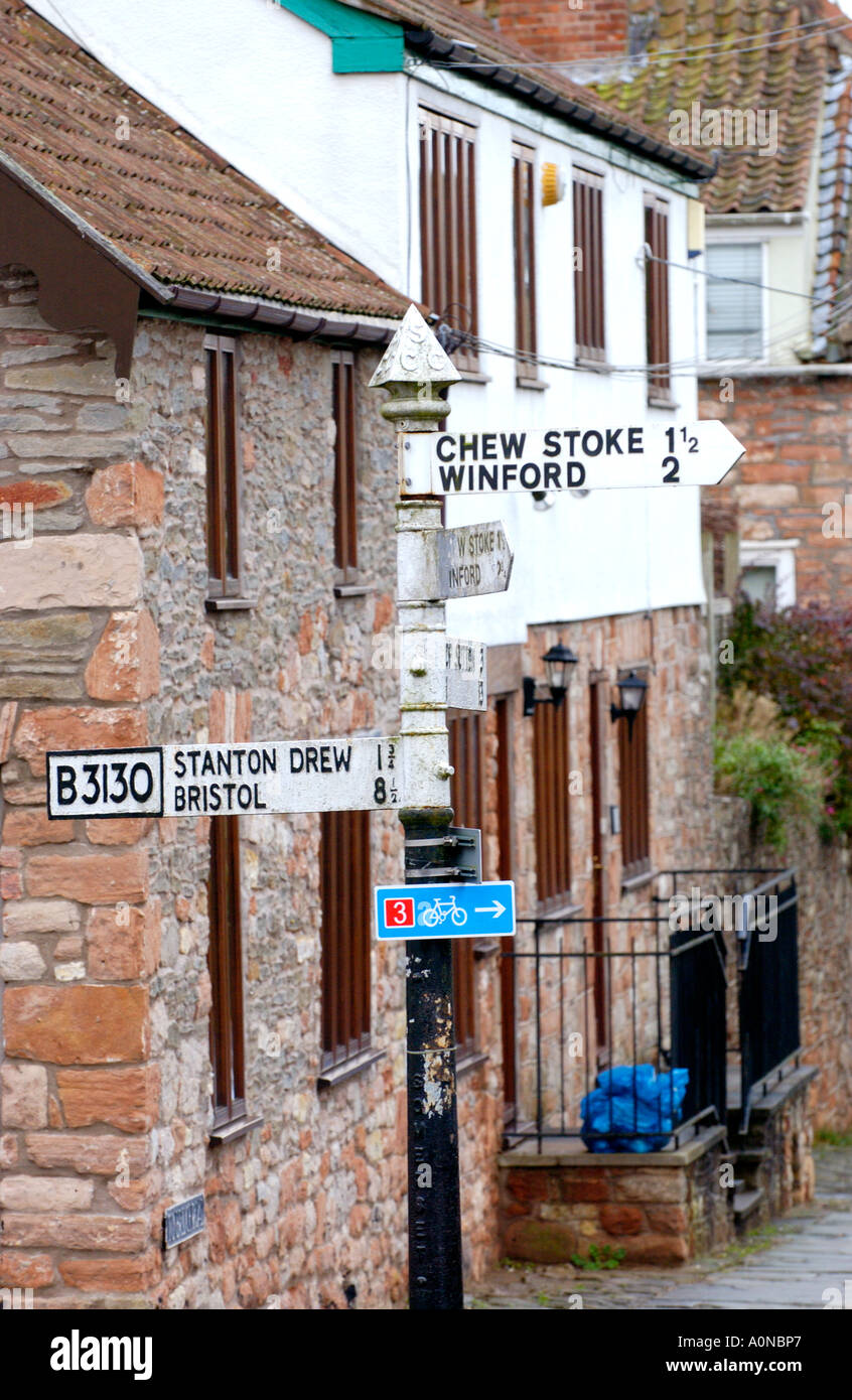 Reihe von Landhäusern einige Büros im Dorf von Chew Magna umgewandelt in der Nähe von Bristol England UK Stockfoto