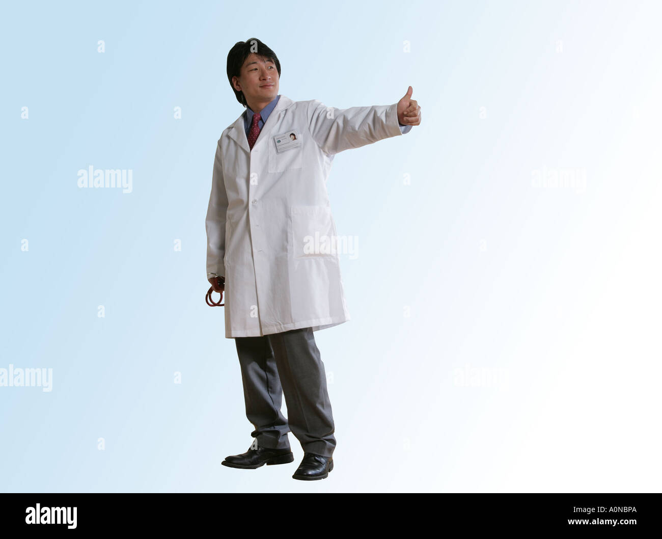 Asiatischen männlichen Arzt Ganzkörper Foto. Stockfoto
