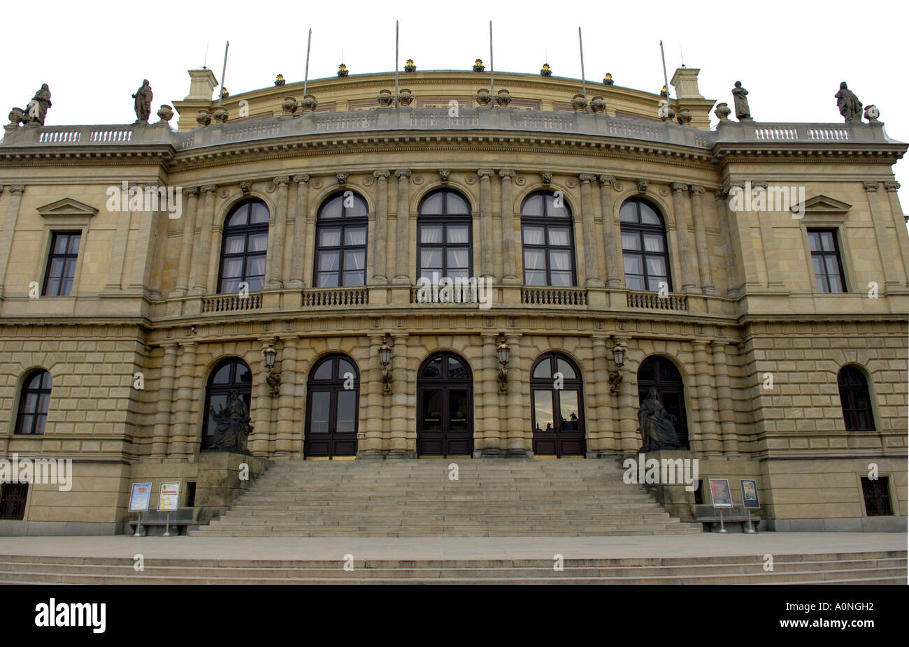 Antonin dvorak Konzertsaal Prag Praha Prag Reise Tourismus Rudolfinum House der Künstler Architekturgebäude öffentlichen Finanzkontrolle Stockfoto
