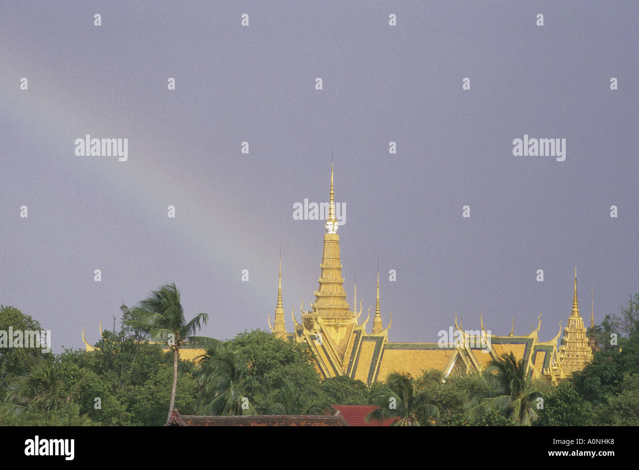 Regenbogen über den königlichen Palast Phnom Penh Kambodscha Stockfoto