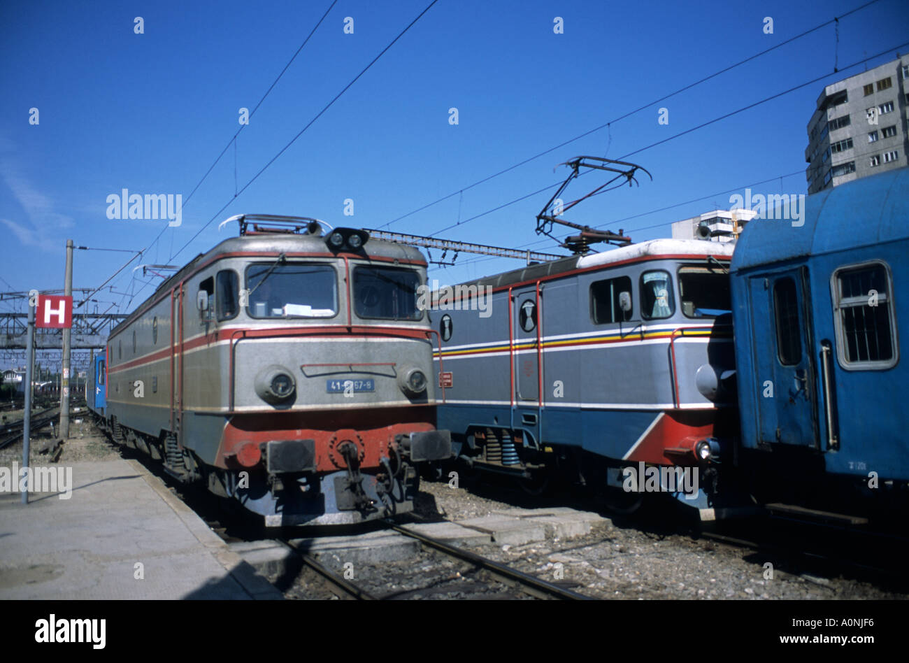 Bukarest, Rumänien. Gara de Nord Bahnhof; elektrische Lokomotiven. Stockfoto