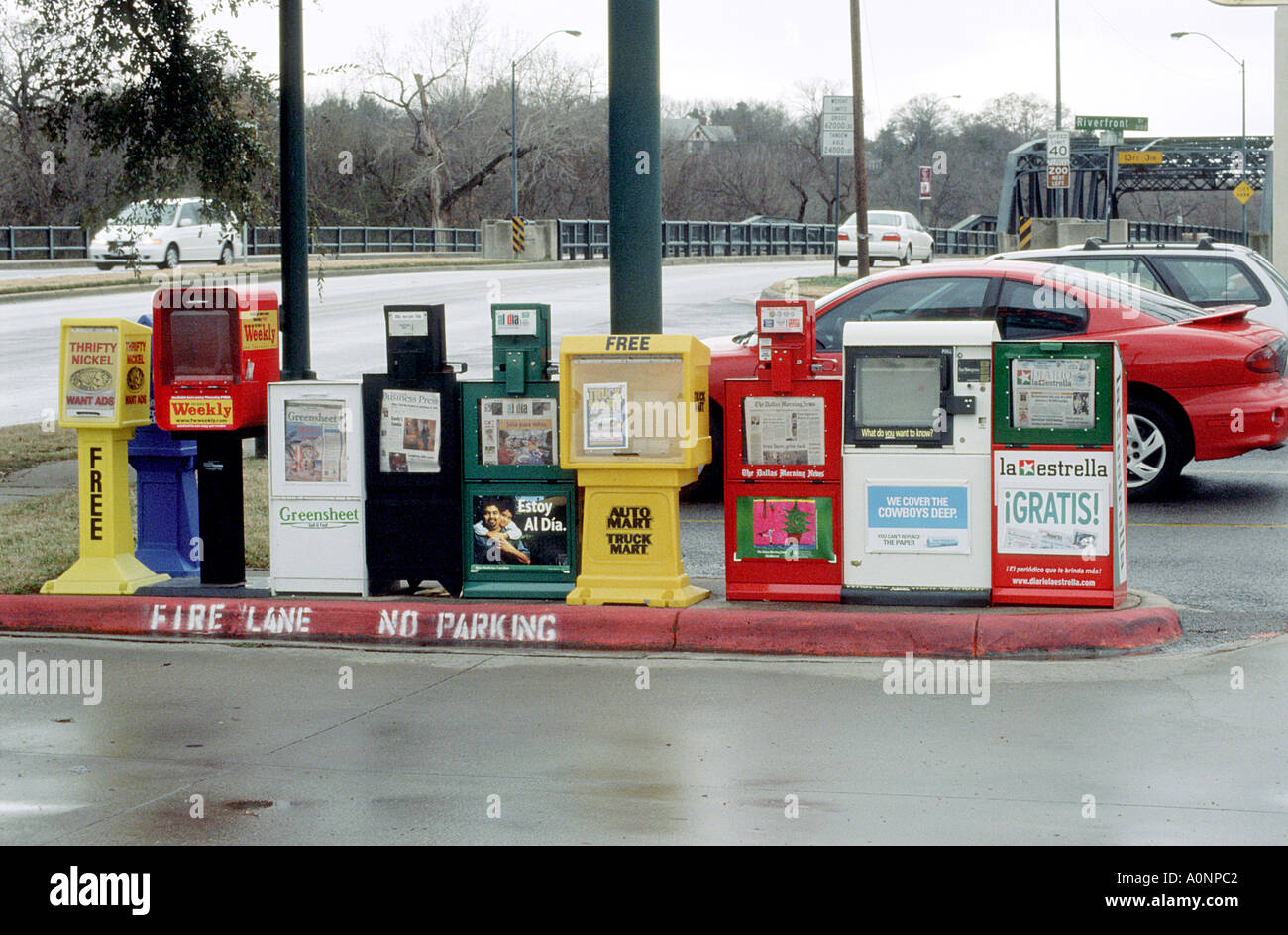 Viele Multi farbige American News, dass Papier steht Texas Fort Worth US USA Stockfoto