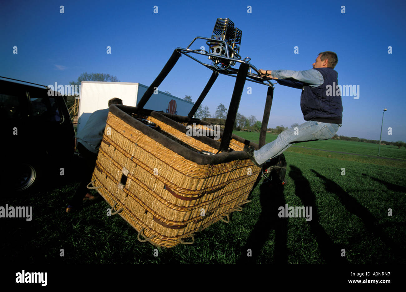 Heißluftballon Abreise vorbereiten Stockfoto