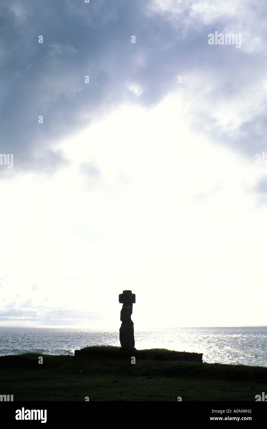 Rapa Nui-Statue mit Kopf Stein am Ahu Tahai Stockfoto