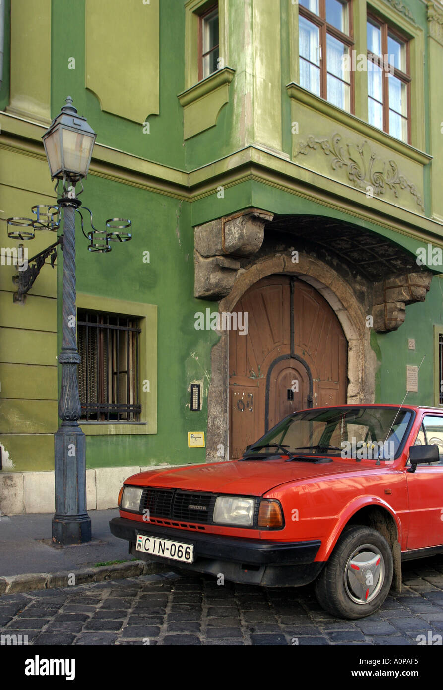 Roten Skoda Auto in Budapest Ungarn Stockfoto