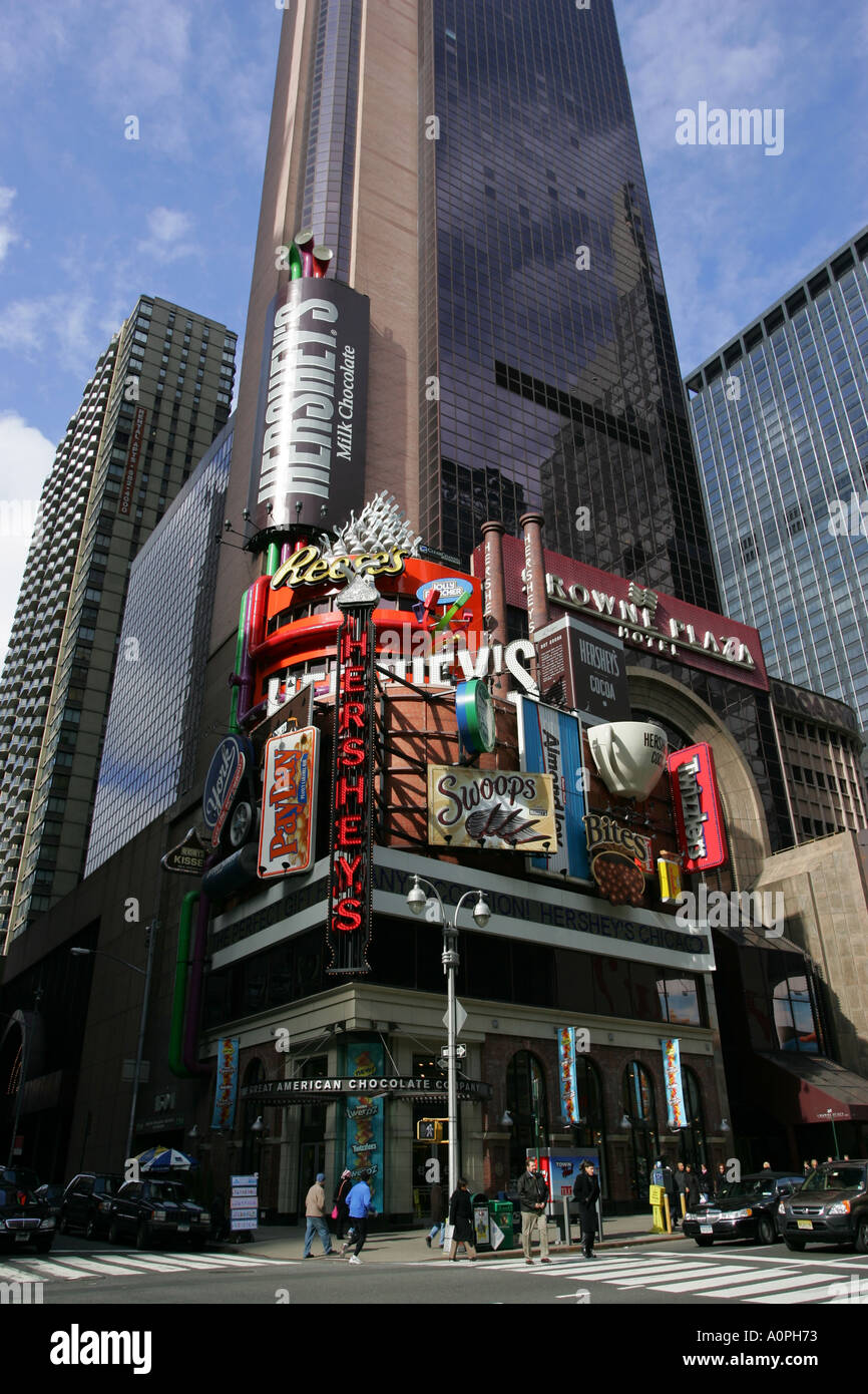 Berühmte Hersheys Schokolade Firmengebäude in Times Square New York City USA Manhattan Mittelinsel uns Stockfoto