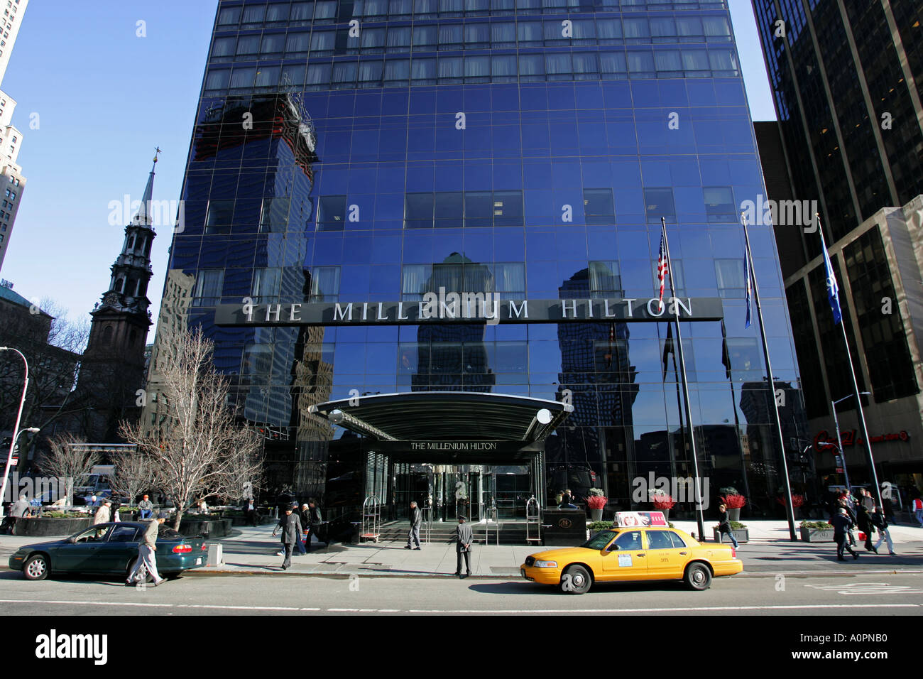 Ground Zero Bauarbeiten spiegelt sich in den Glaswänden des Millenium Hilton Hotel Downtown New York City USA Amerika Stockfoto