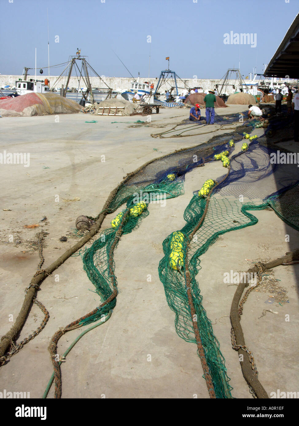 Angeln, Boote und Netze, Hafen von Fuengirola, Costa Del Sol, Andalusien, Spanien Stockfoto