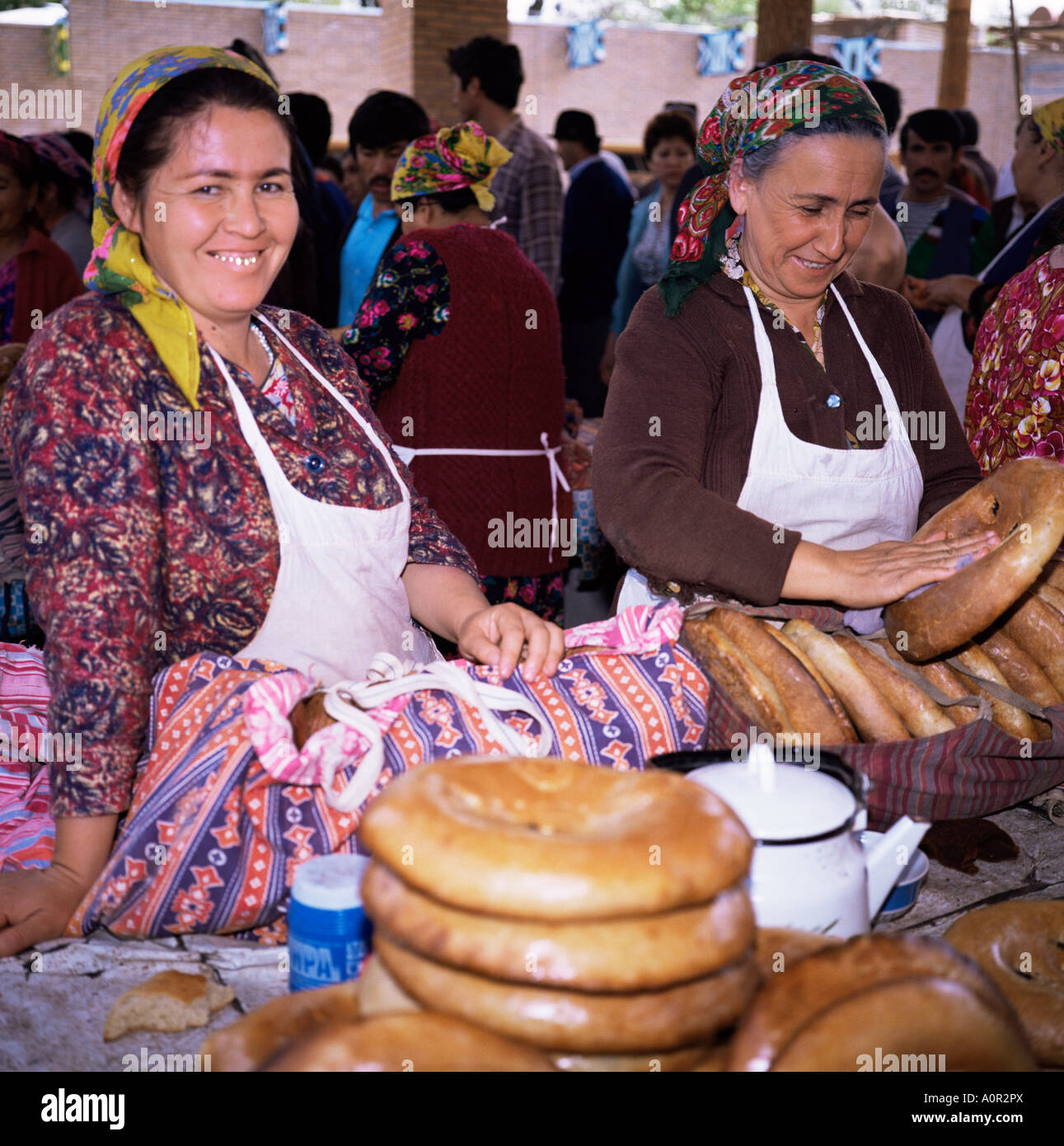 Brot-Stall zentrale Markt Samarkand Uzbekistan C I S Central Asia Asien Stockfoto