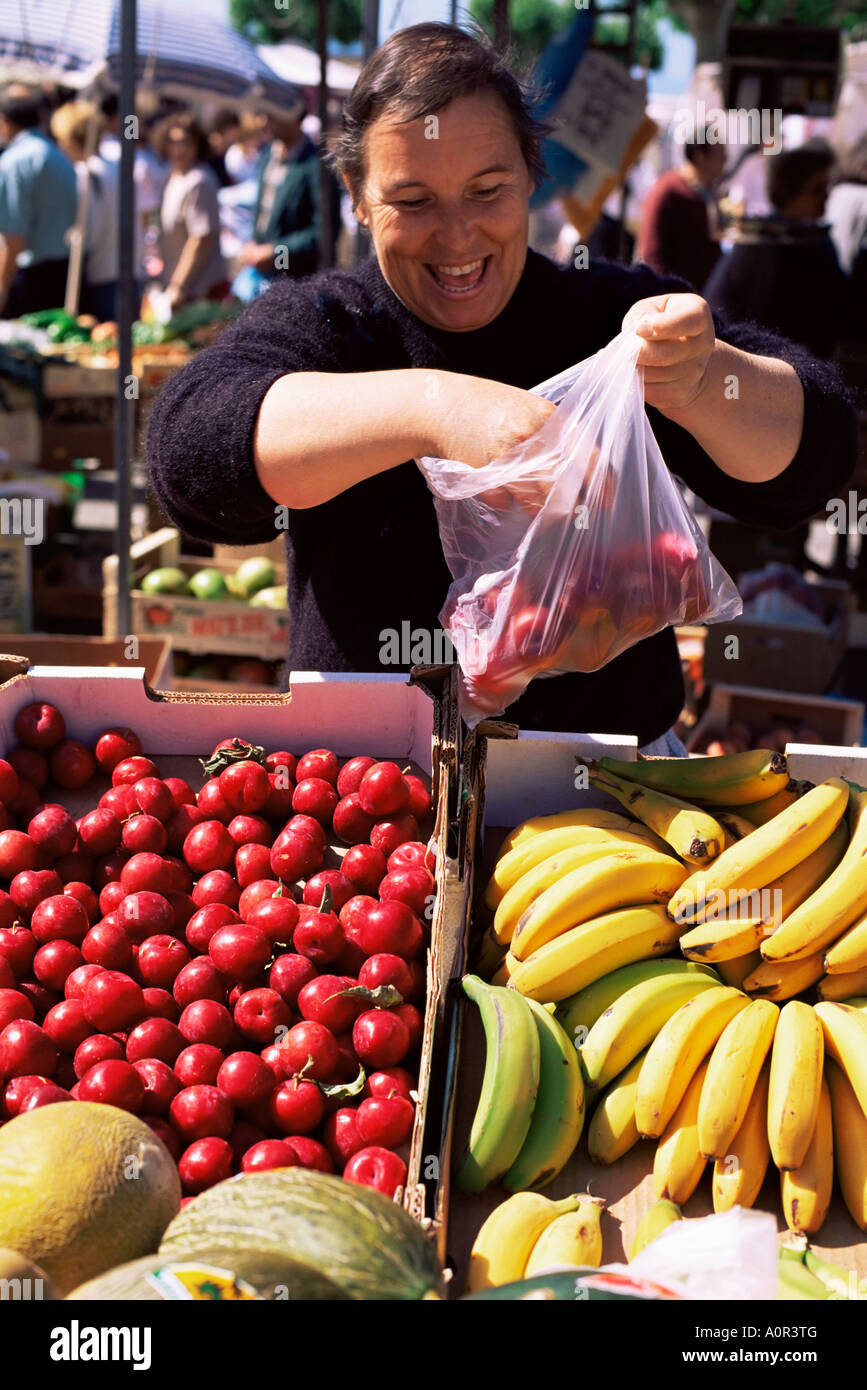 Gallego Obstverkäufer am Freitag Markt Cangas Galizien Spanien Europa Stockfoto