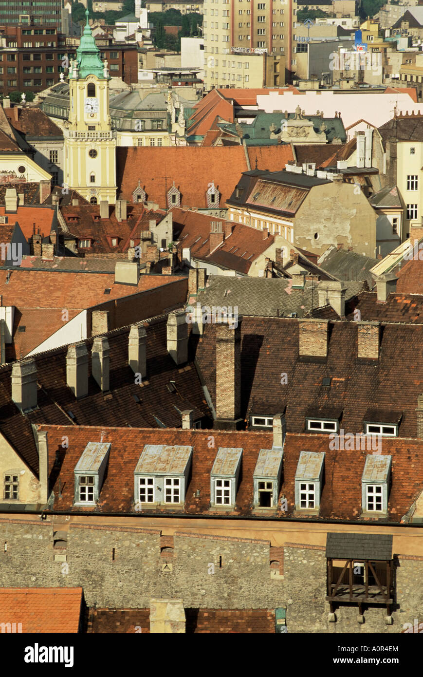 Alte Stadtmauer und die Stadt Bratislava Slowakei Europa Stockfoto