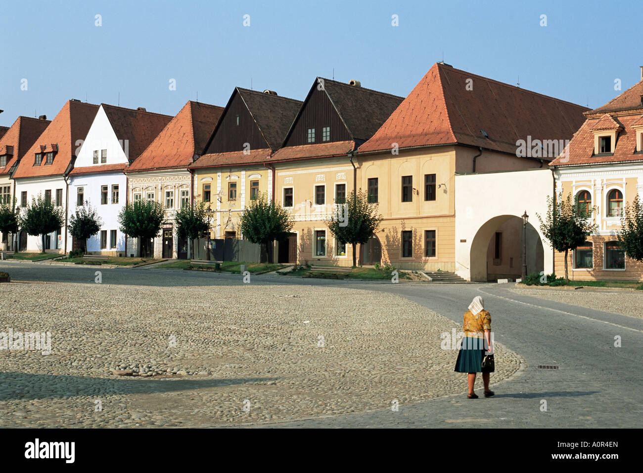 Frau in Ruthenien Stadtplatz Bardejov UNESCO World Heritage Site Slowakei Europa Stockfoto