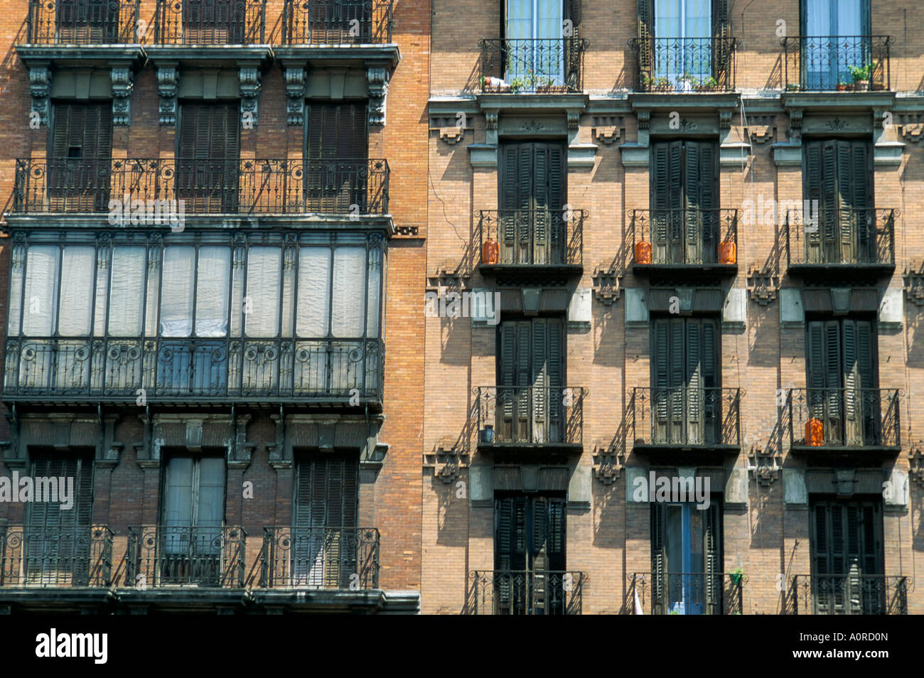 Balkone auf Häuser Igl S Isid Madrid Spanien Europa Stockfoto