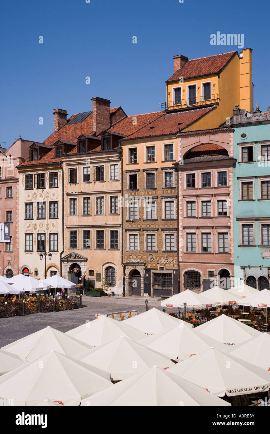 Cafés in der alten Stadt Platz Rynek Ehren Miasto mit umgebauten mittelalterlichen Gebäuden alte Stadt Stare Miasto UNESCO-Welterbe Stockfoto