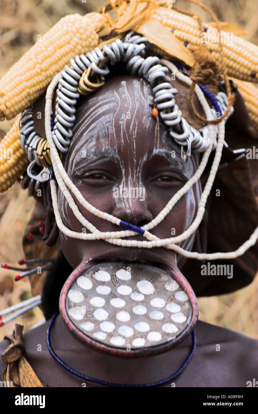 Mursi-Frau mit Mundlochplatte Omo Tal Äthiopien Südafrika Stockfoto