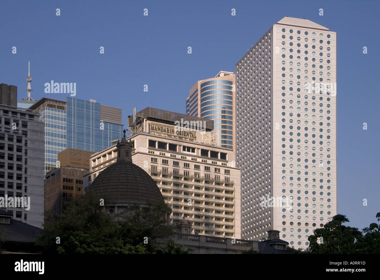 dh Mandarin Oriental Hotel, ZENTRALES GEBÄUDE DES Legislativrates VON HONGKONG, Kuppel und Jardine House, neues Gebäude im alten china connaught Center Stockfoto