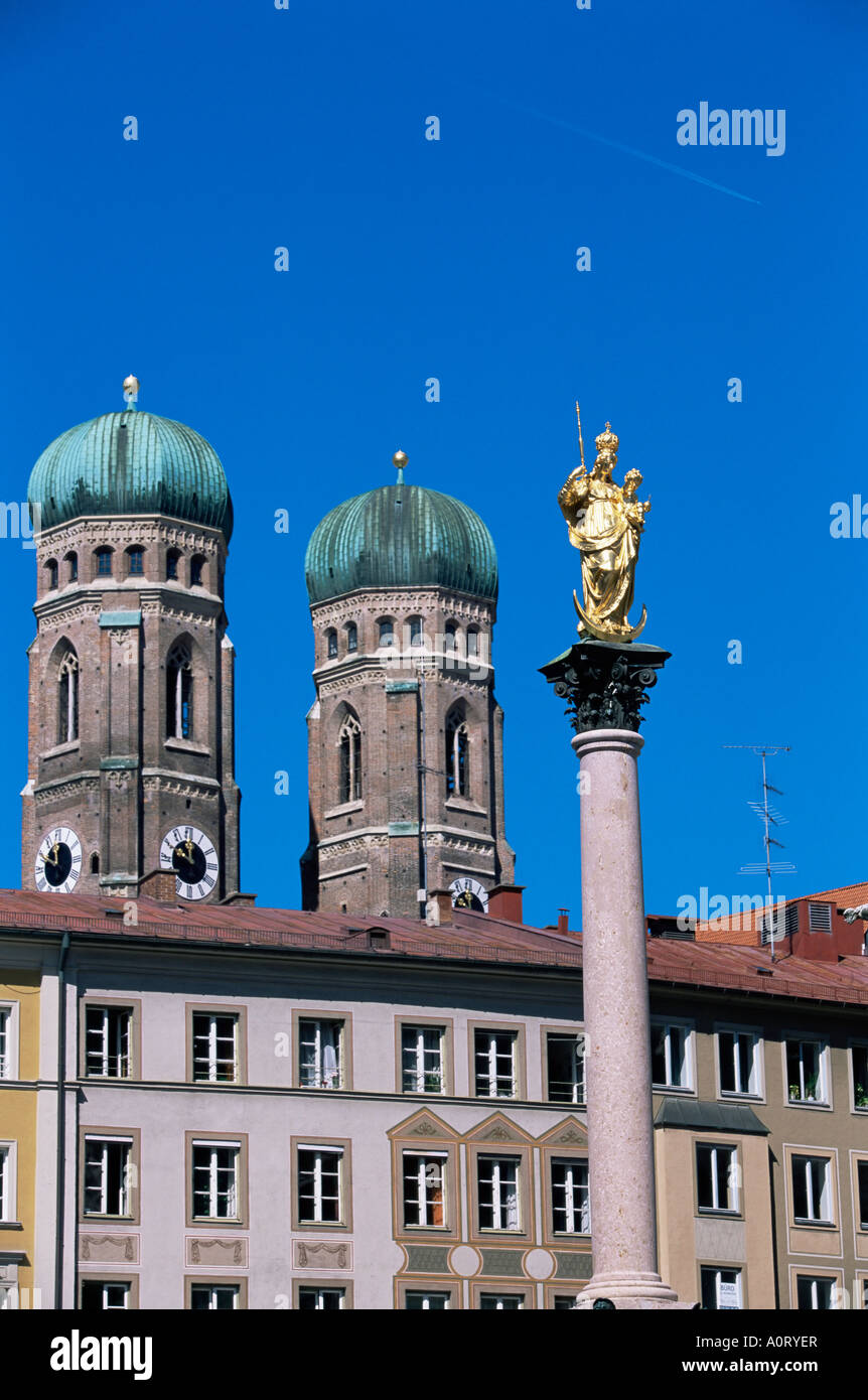 Türme der Frauenkirche und Mariensaule St Mary s Spalte München Bayern Deutschland Europa Stockfoto