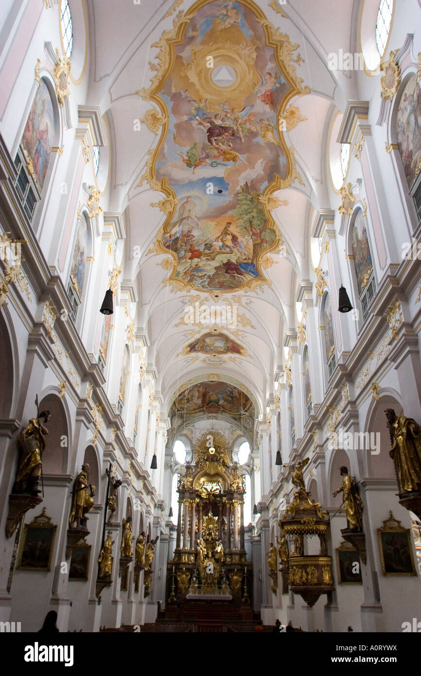 Das Innere des St. Peterskirche München Bayern Deutschland Europa Stockfoto