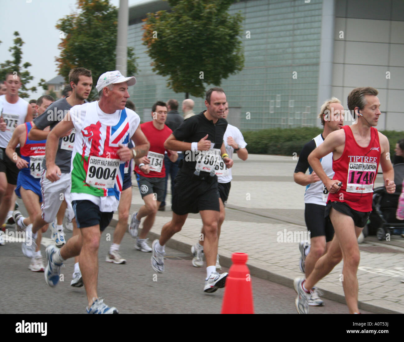 Läufer in Süd-Wales Cardiff Marathon Cardiff Bay Stockfoto