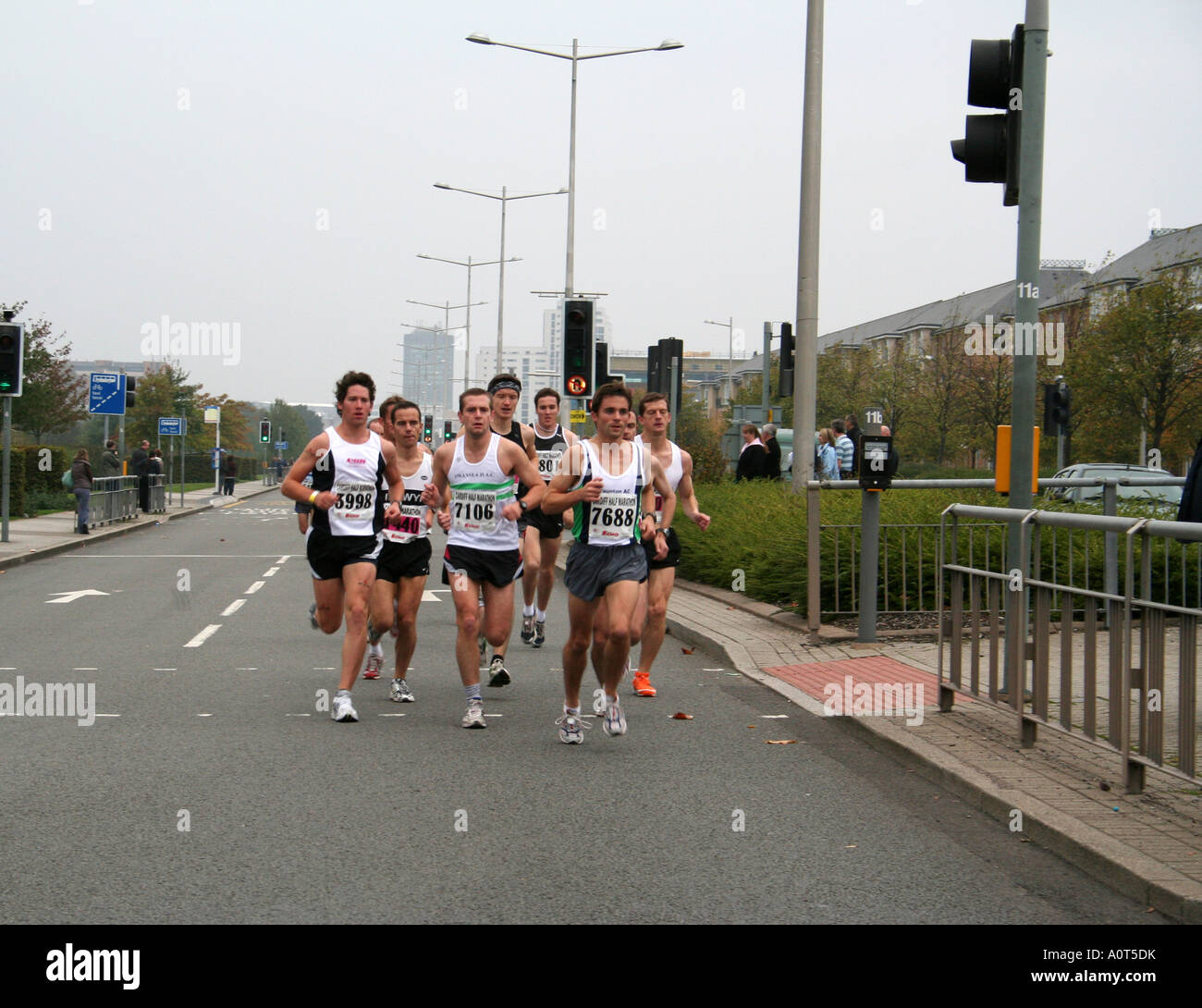 Läufer in Süd-Wales Cardiff Marathon Cardiff Bay Stockfoto