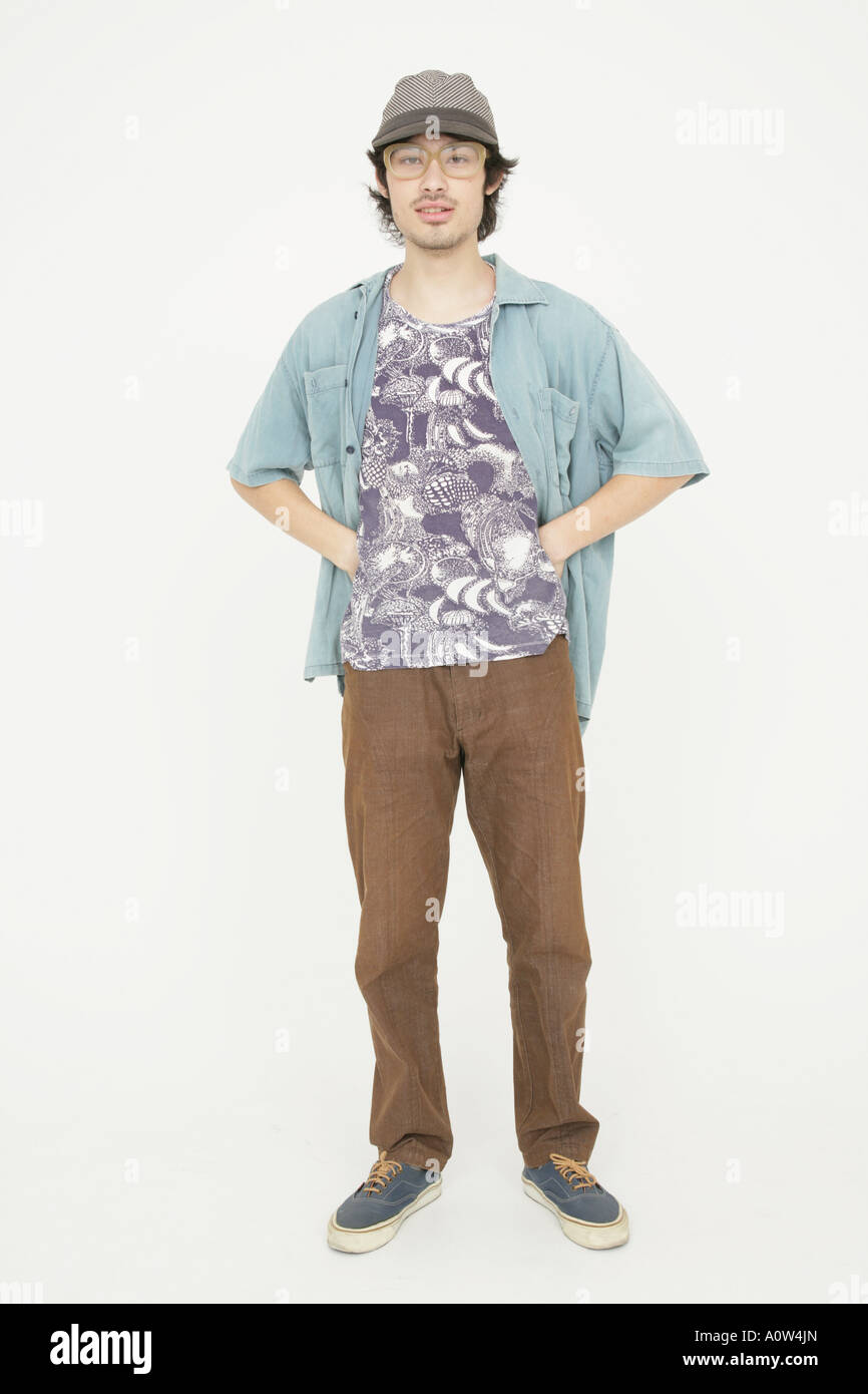 Porträt eines jungen Mannes posiert Stockfoto