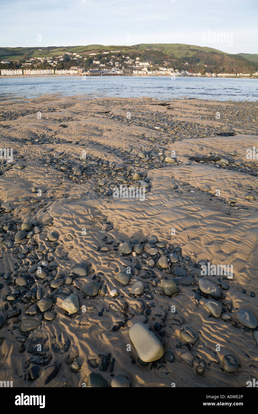 Blick nach Norden über die Afon Dyfi oder Dovey Fluss Mündung in Richtung Aberdyfi von Ceredigion Mitte Wales UK Stockfoto