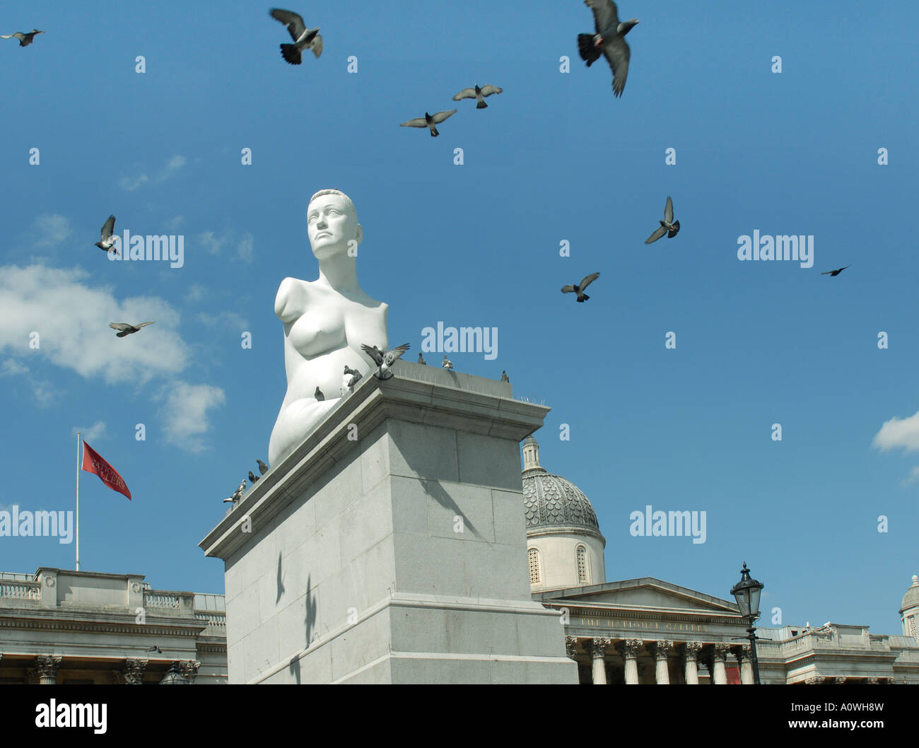 Skulptur auf dem vierten Sockel des Trafalgar Square in London durch den Künstler Marc Quinn Alison Lapper schwanger Stockfoto