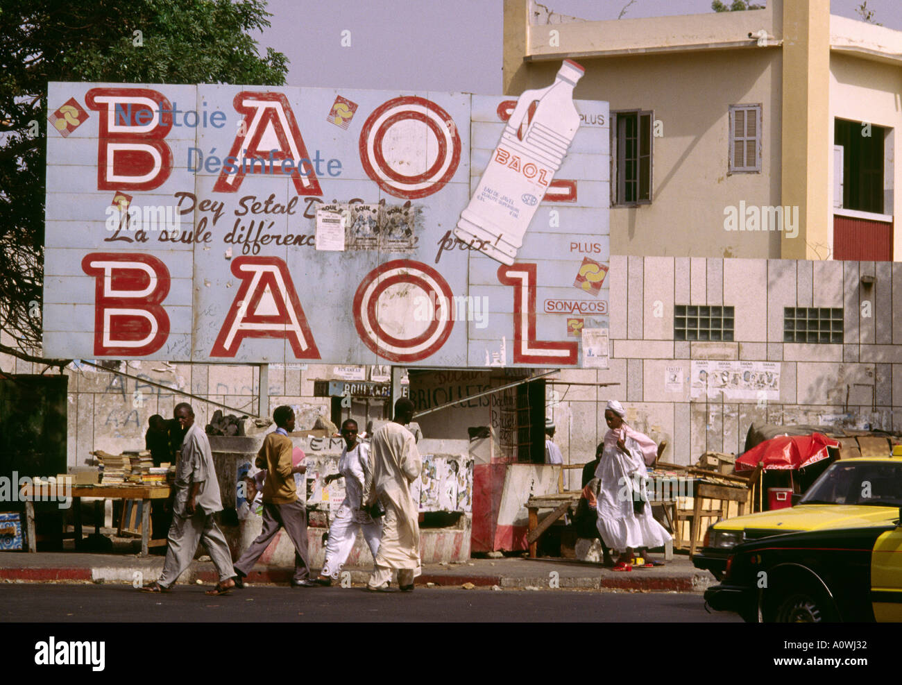 Dakar Senegal Stadt Straßenszene Werbung Plakatwand Stockfoto