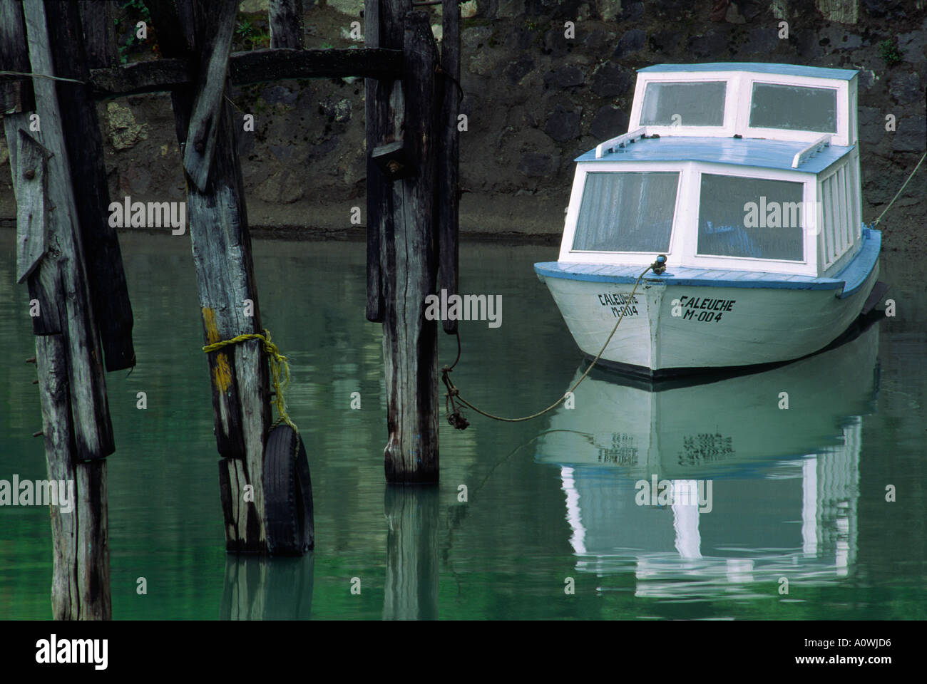 Boot Reflexionen Peir Seenplatte Patagoniens Stockfoto