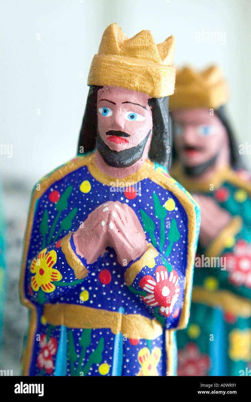 Zwei Weisen von den drei Königen gemalt, im typischen Stil von Oaxaca und zum Verkauf in Mexiko-Stadt Stockfoto