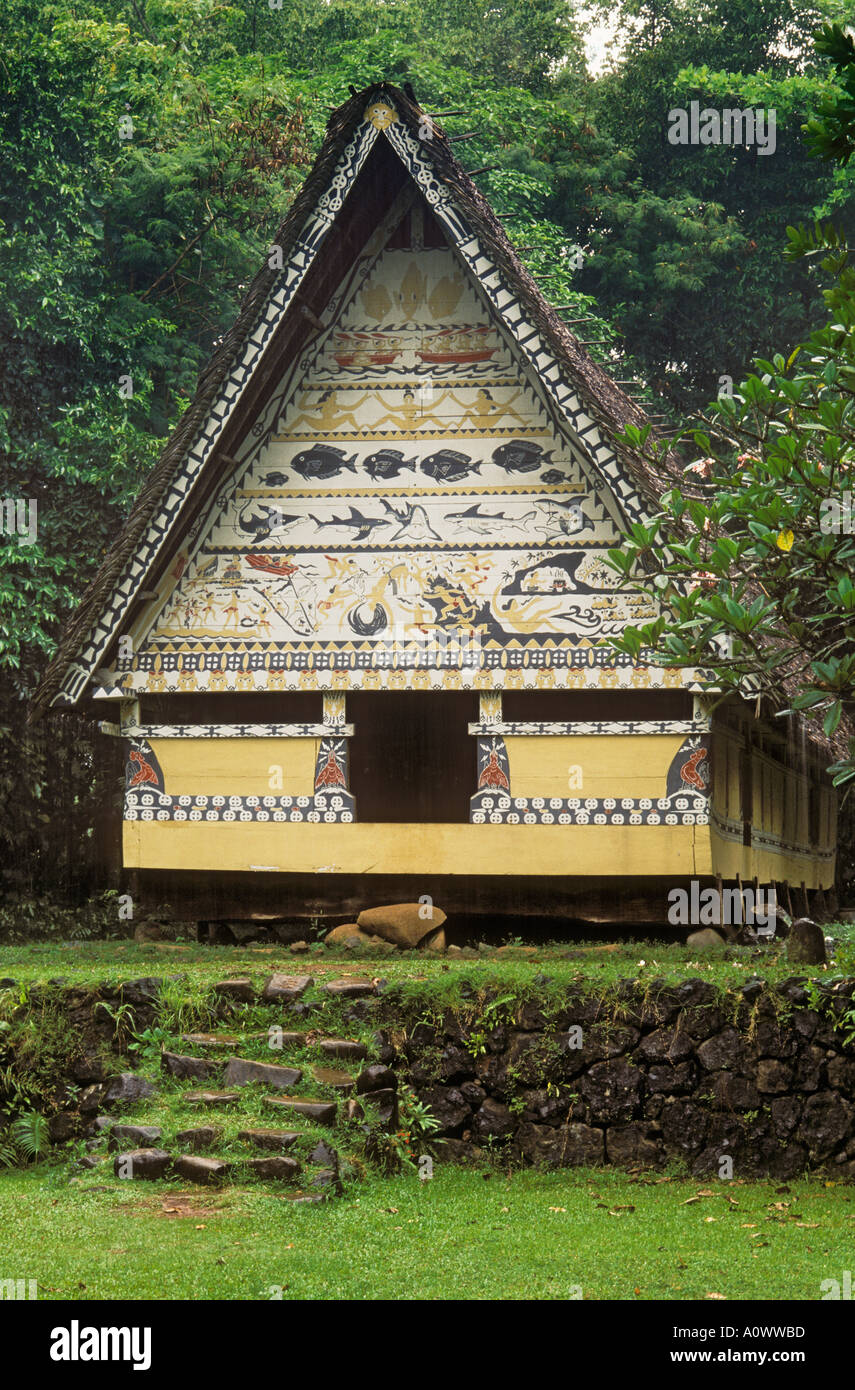Bai Palauan kommunale Meeting center traditionellen Stil mit bemalten Legenden im Palau National Museum Koror, Palau Stockfoto