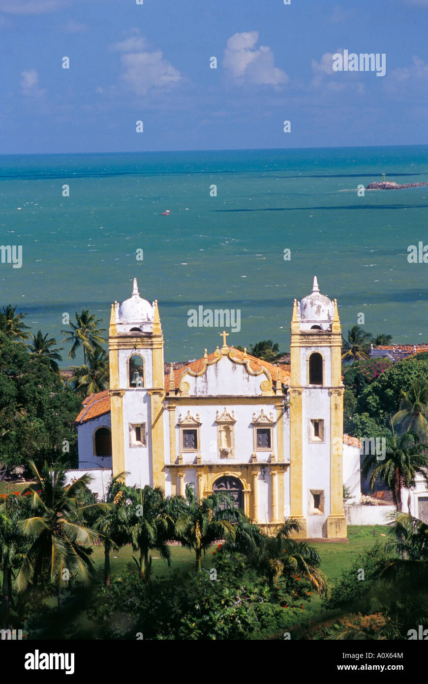 Erhöhten Blick auf NS Igreja do Carmo und Meer über Olinda Pernambuco Brasilien Südamerika Stockfoto