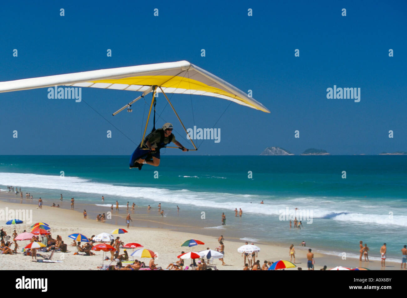 Hängegleiter Landung auf Pepino Strand Rio De Janeiro Brasilien Südamerika Stockfoto