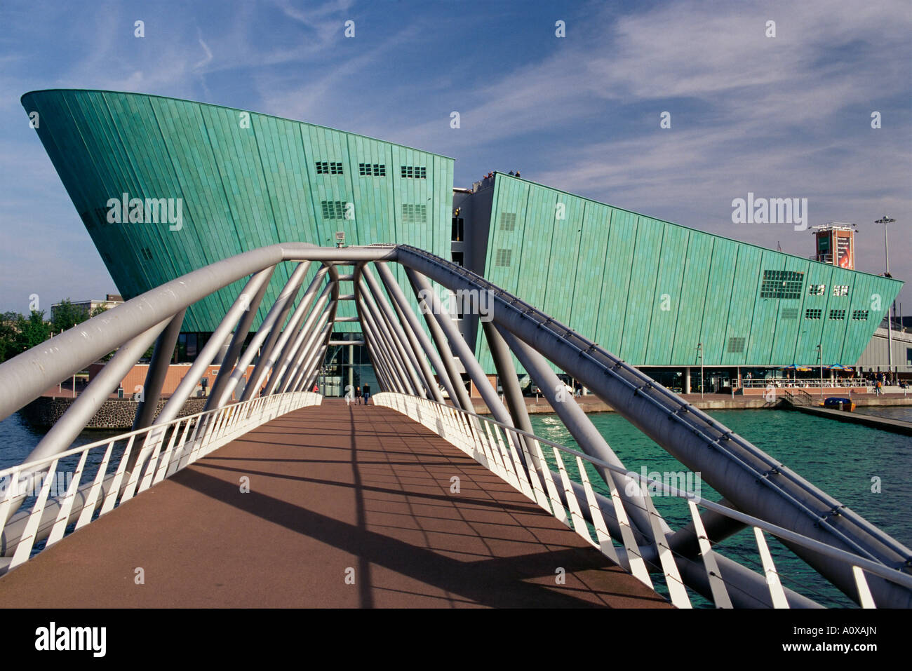 Neue Metropole Science and Technology Centre, entworfen von Renzo Piano Amsterdam die Niederlande Holland Europa Stockfoto