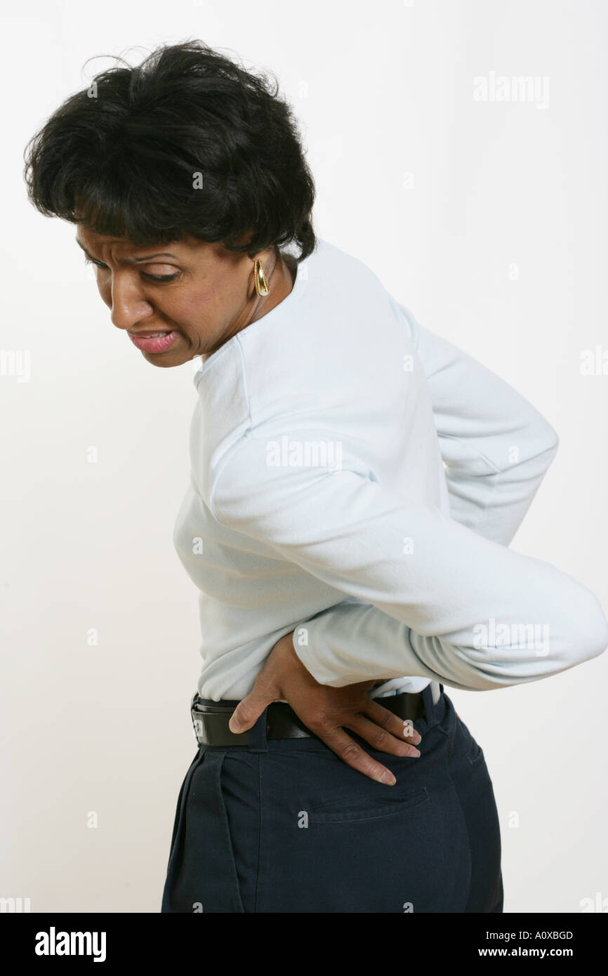 Frau mit Schmerzen im Rücken. Stockfoto