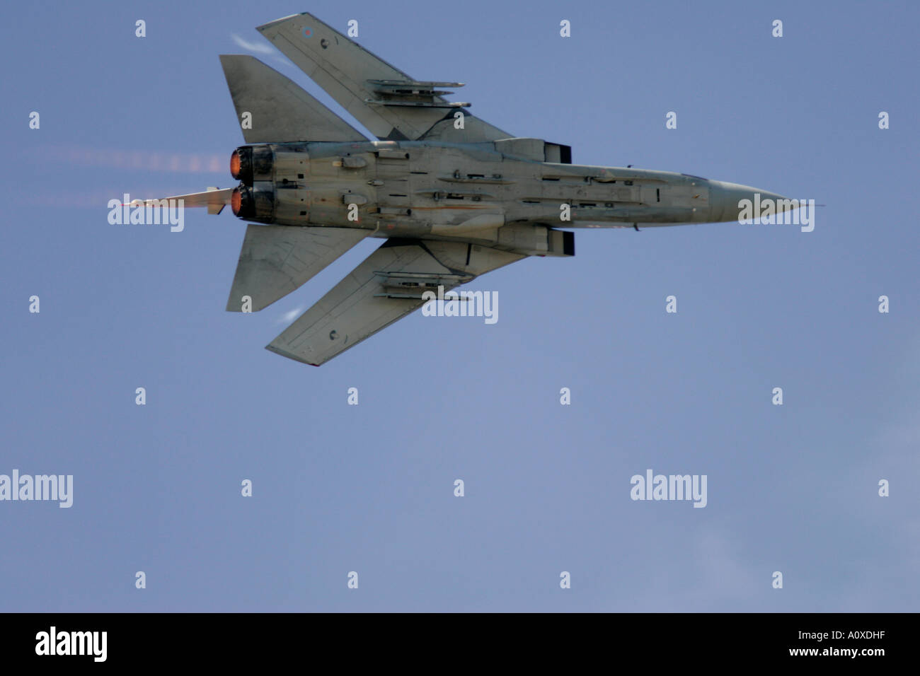 RAF Tornado F3 fliegen gegen blauen Himmel auf Nachbrenner RIAT 2005 RAF Fairford Gloucestershire England UK Stockfoto