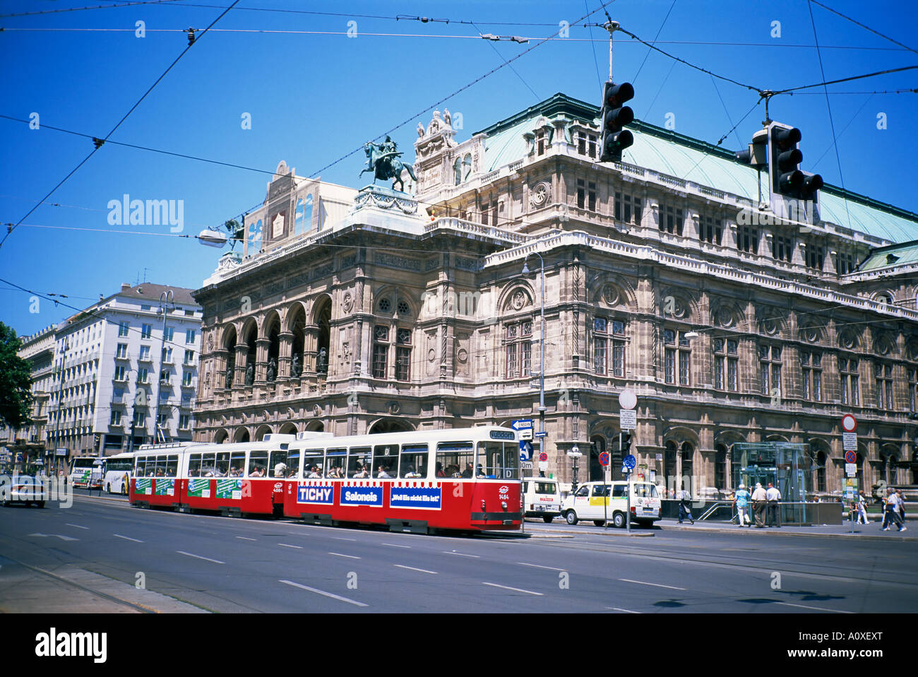 Straßenbahn, vorbei an der Oper Wien Österreich Europa Stockfoto