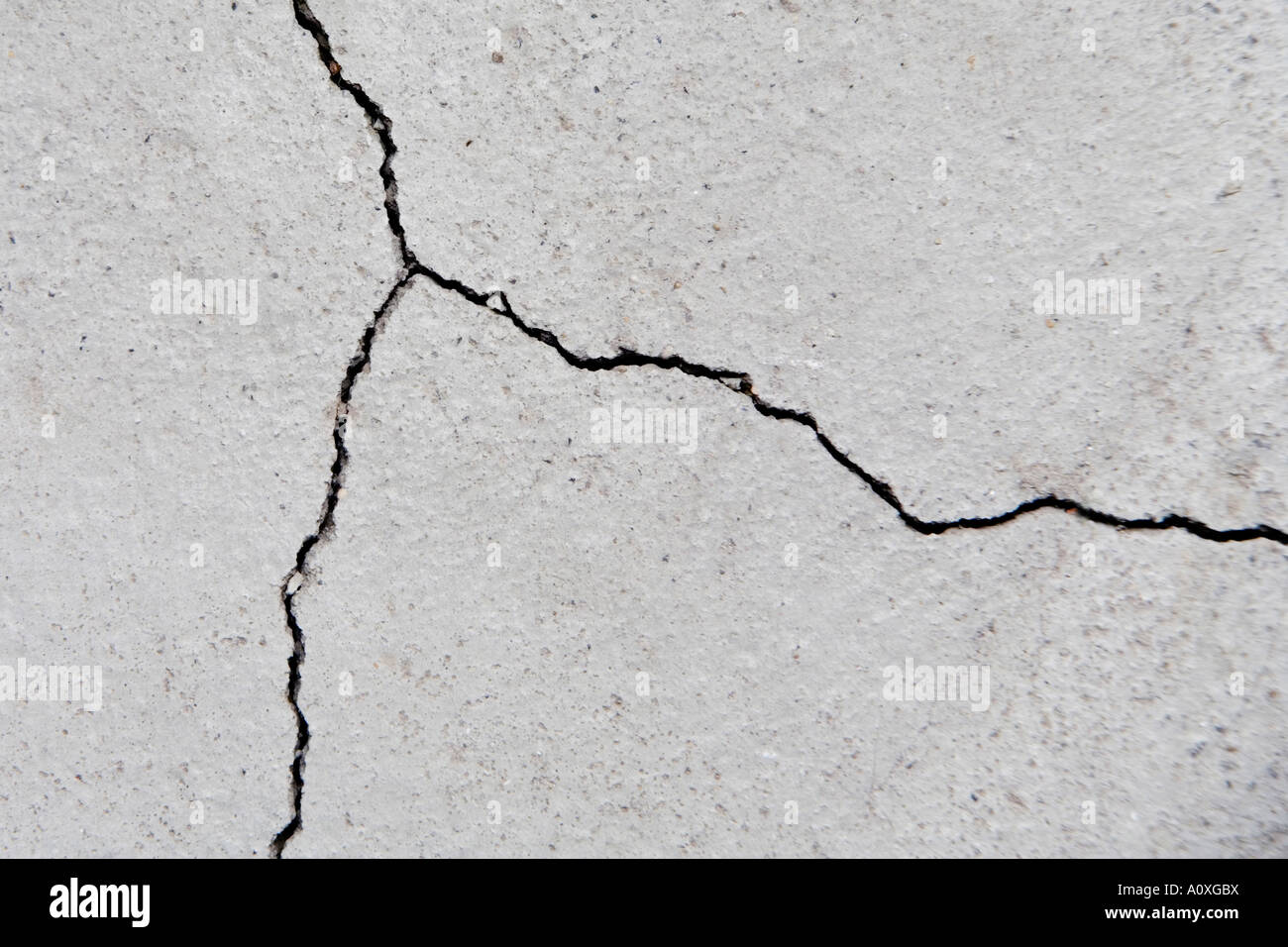 Risse in einer mauer Fotos und Bildmaterial in hoher Auflösung Alamy