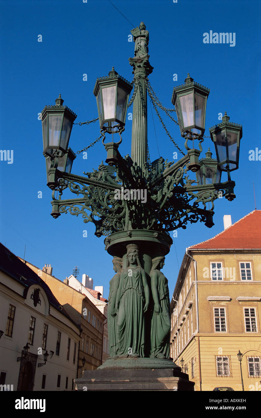 Aufwendige Laternenpfahl Hradschin Prag Tschechische Republik Europa Stockfoto