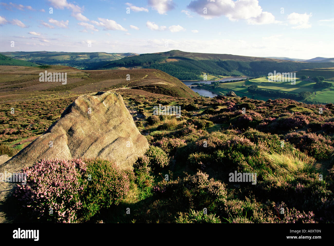 Whinstone Lee Tor und Derwent Mauren Derwent Rand Peak District National Park Derbyshire England England Europa Stockfoto