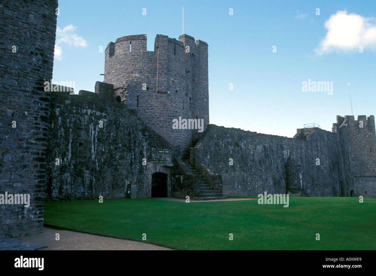 Eine Ansicht des Pembroke Castle in Wales. Stockfoto